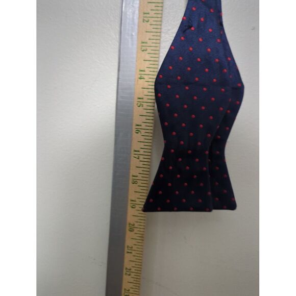 Izod Mens Navy Blue PolkaDot Polyester Bow Tie Made In China‎ - Picture 6 of 6